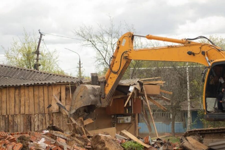 Legal Considerations When Demolishing a Mobile Home