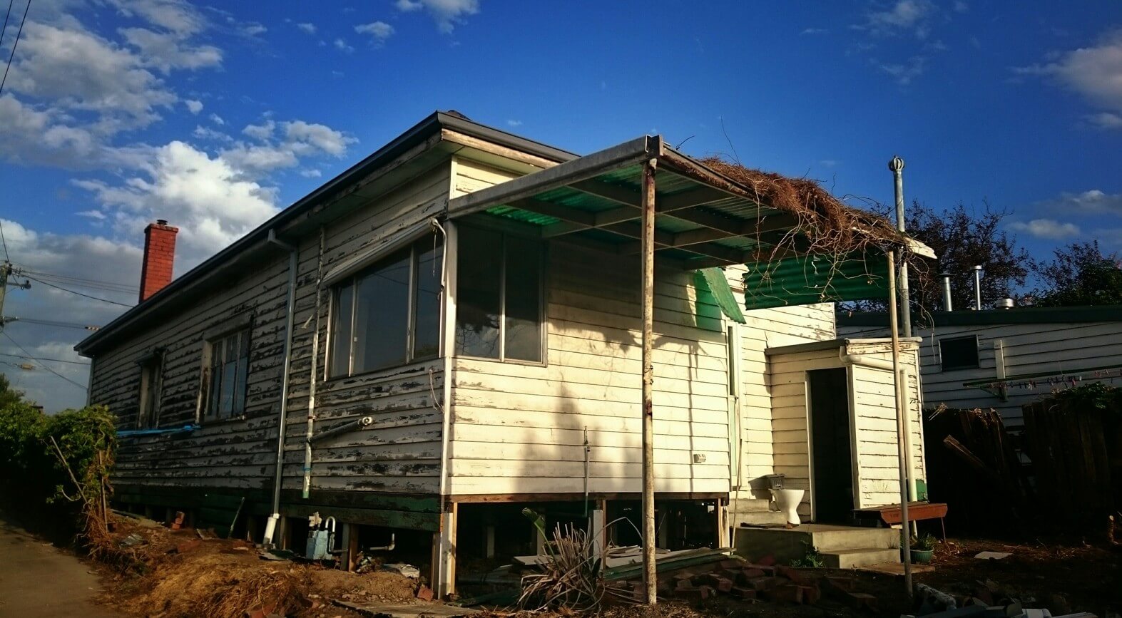 Triple Wide Mobile Home Demolition vs Deconstruction: Key Facts